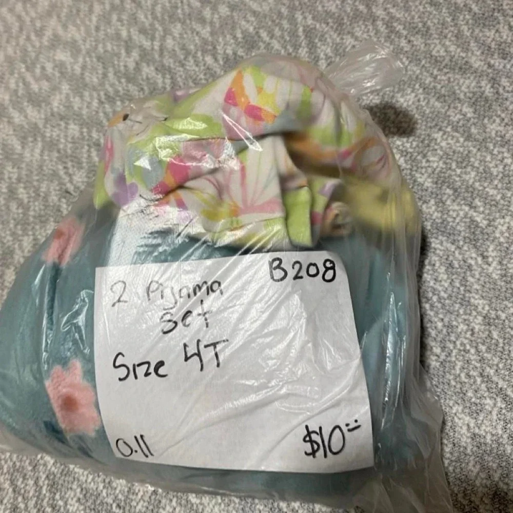 girl size 4 pajama bundle. SKU-B208